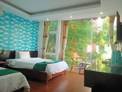Chambre familiale avec vue sur la montagne — catba island hostel